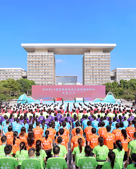 Torch Relay | Pride of Zhongde, Passing on the Asian Games Torch - Zheng Shujian